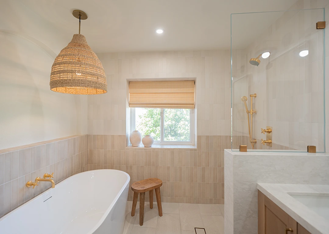 Relaxing bath remodel with neutral tones and materials